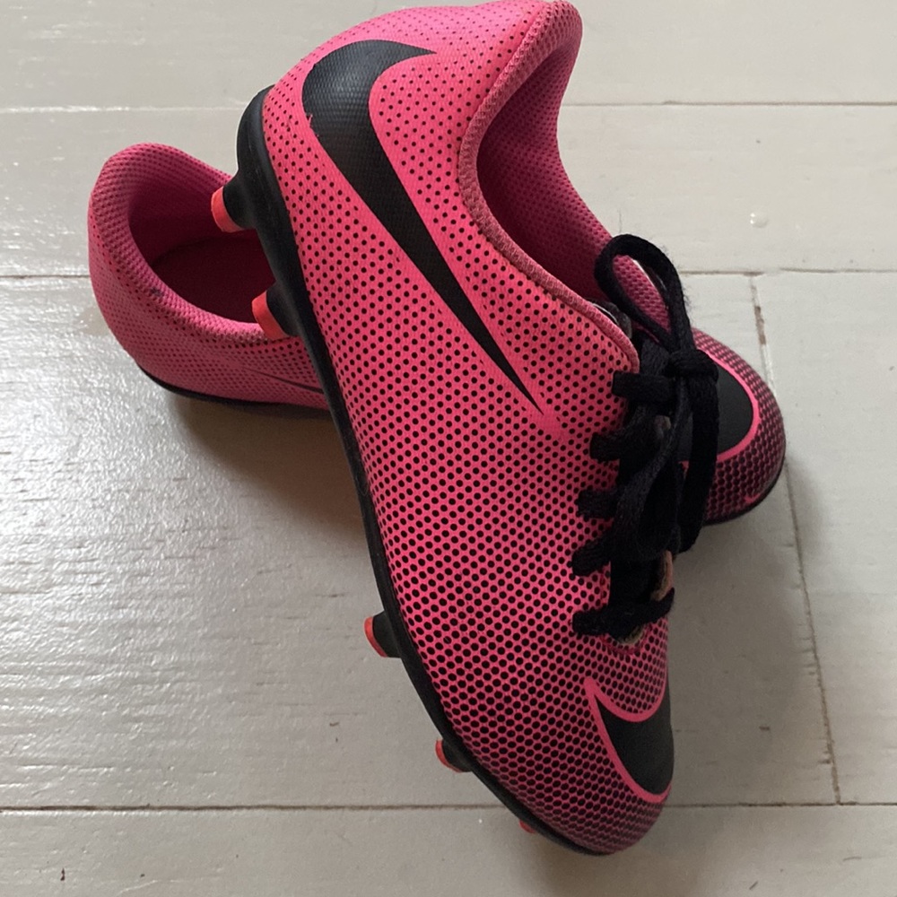 Nike little kid bravata cleats size 13